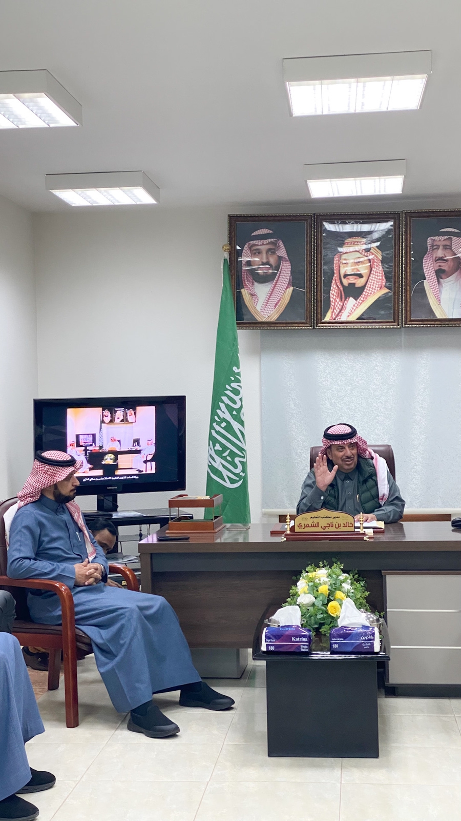 مدير الإشراف التربوي بتعليم الحدود الشمالية الأستاذ محمد داوود العطيوي يعقد اجتماع بمدير مكتب التعليم بمحافظة رفحاء