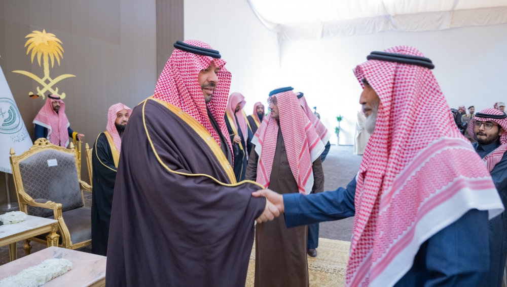 سمو أمير الحدود الشمالية يستقبل المسؤولين والمواطنين بمحافظة رفحاء