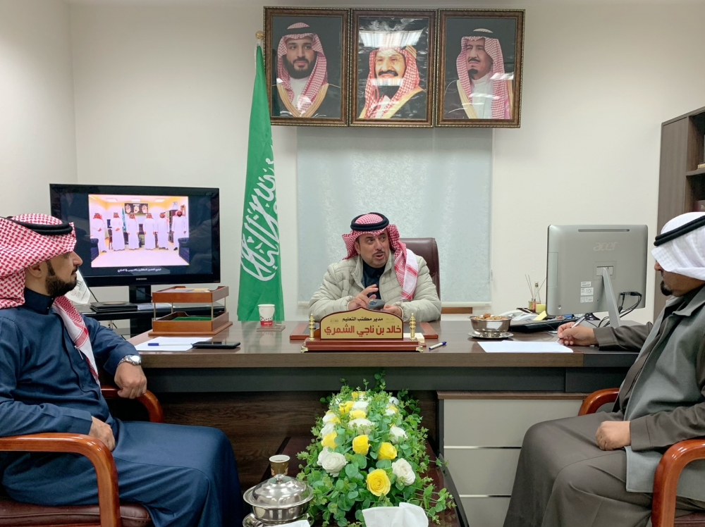 مدير الإشراف التربوي بتعليم الحدود الشمالية يعقد اجتماع بمدارء مكاتب التعليم بالمنطقة