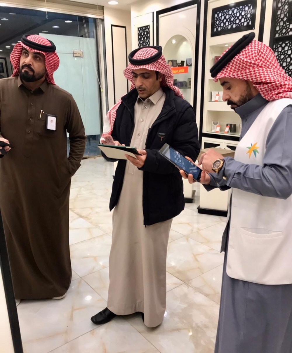 الفرق الرقابية بفرع وزارة الموارد البشرية بالحدود الشمالية تنفذ 260 جولة رقابية خلال الأسبوع الماضي