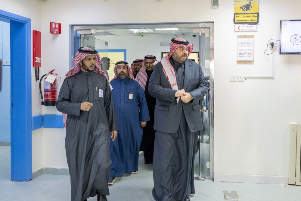 سمو أمير الحدود الشمالية يتفقد مستشفى محافظة العويقيلة