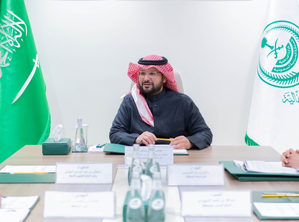 سمو نائب أمير الحدود الشمالية يستقبل أعضاء لجنة تنظيم الاستراحات بالمنطقة
