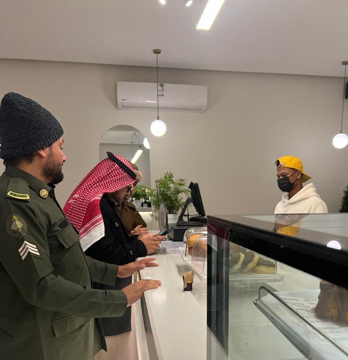 لجنة المتابعة الميدانية لبرنامج التوطين بمنطقة الحدود الشمالية بمحافظة رفحاء تنفذ جولات رقابية