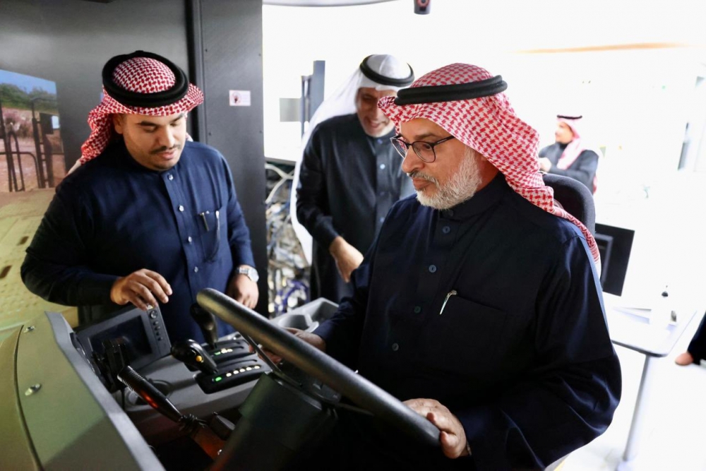 معالي رئيس جامعة الحدود الشمالية يقوم بزيارة للمعهد السعودي التقني للتعدين