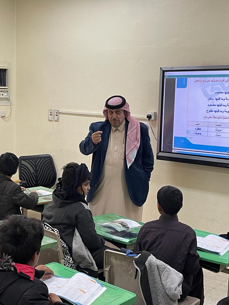 مدير الإشراف التربوي بتعليم الحدود الشمالية الأستاذ : محمد داوود العطيوي يقوم بزيارة لعدد من مدارس لينة