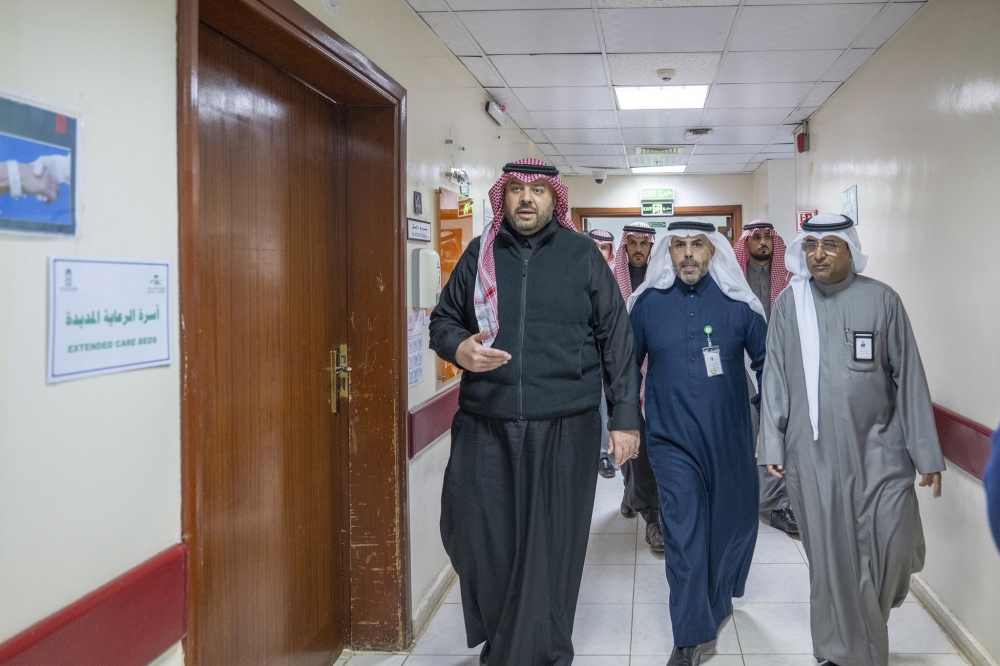 سمو أمير الحدود الشمالية يتفقد مبنى الإسعاف والطوارئ والسوق القديم بمركز الشعبة