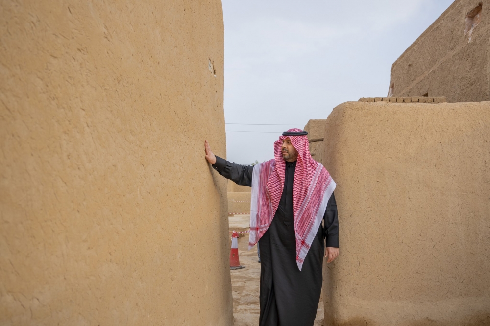 سمو أمير منطقة الحدود الشمالية يتفقد أعمال الصيانة في قصر الملك عبدالعزيز التاريخي بلينه