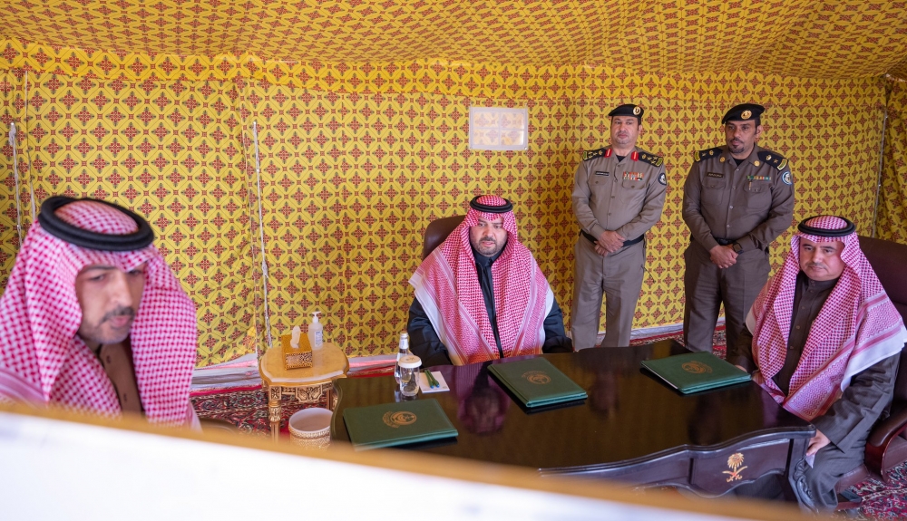 سمو أمير منطقة الحدود الشمالية يتابع ميدانياً توصيات اللجنة المشكلة لمعالجة الملاحظات المرصودة حول طريق رفحاء - لينه