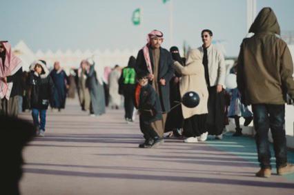 أكثر من 80 متطوعاً ومتطوعةً يشاركون في مهرجان الصقور بالحدود الشمالية