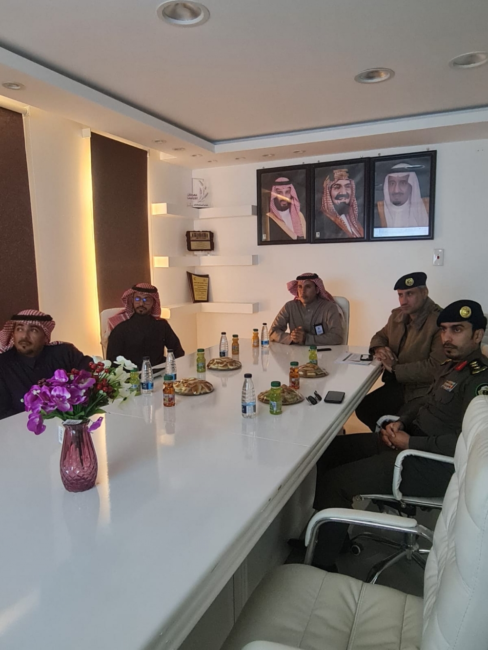 مدير فرع هيئة الهلال الأحمر السعودي بالحدود الشمالية يلتقي بمدير مرور المنطقة