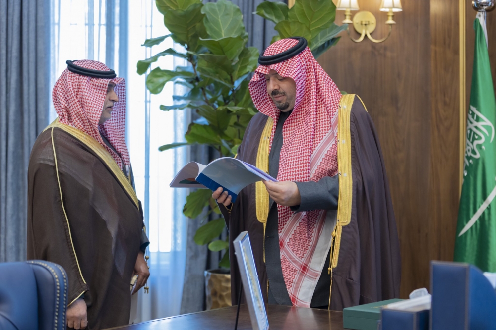 سمو أمير منطقة الحدود الشمالية يستقبل مدير فرع وزارة الموارد البشرية