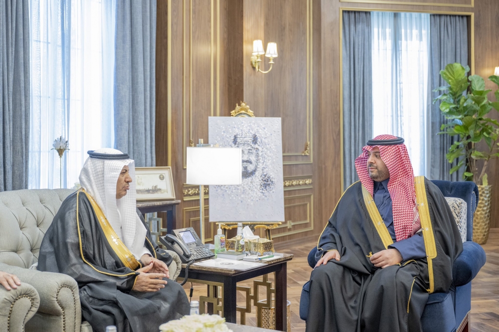 سمو أمير الحدود الشمالية يستقبل رئيس اتحاد الغرف السعودية