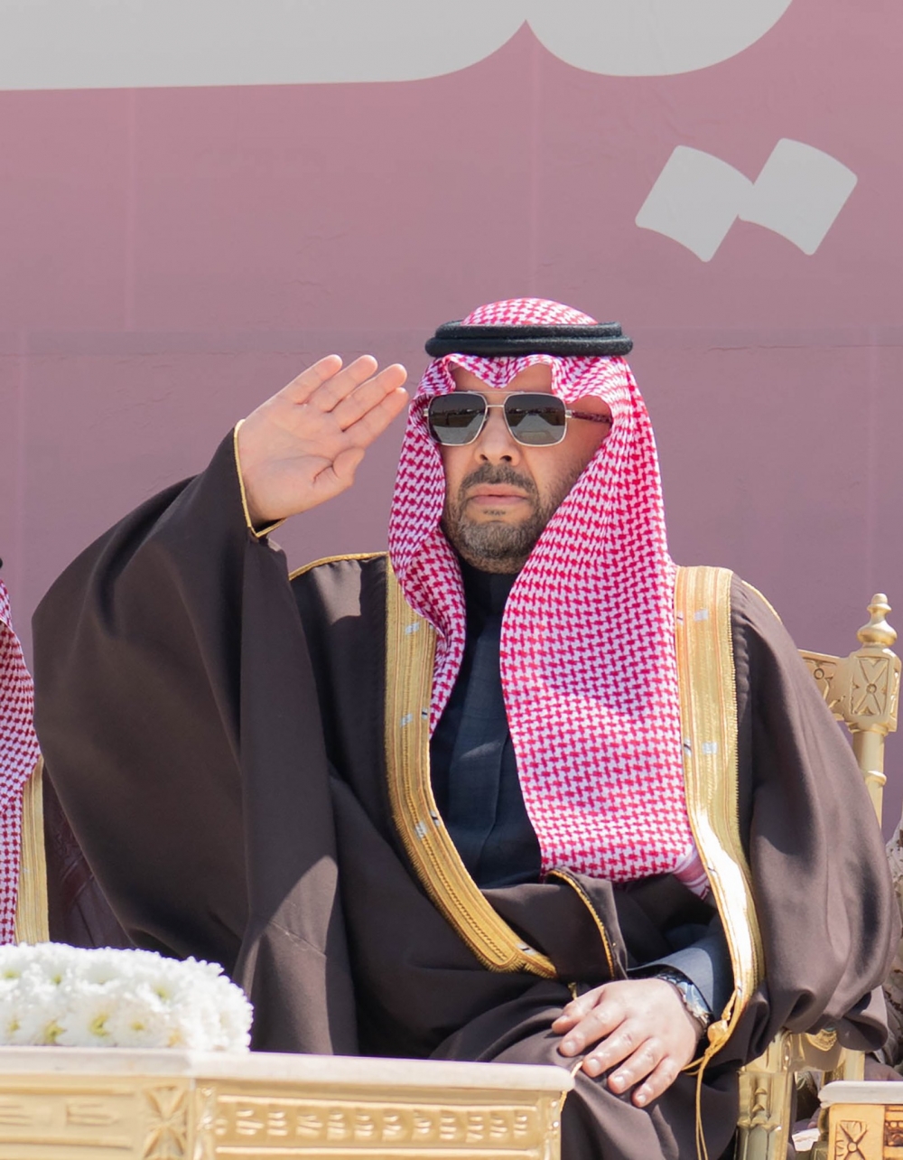 سمو أمير الحدود الشمالية يشهد المسيرة العسكرية بمناسبة ذكرى