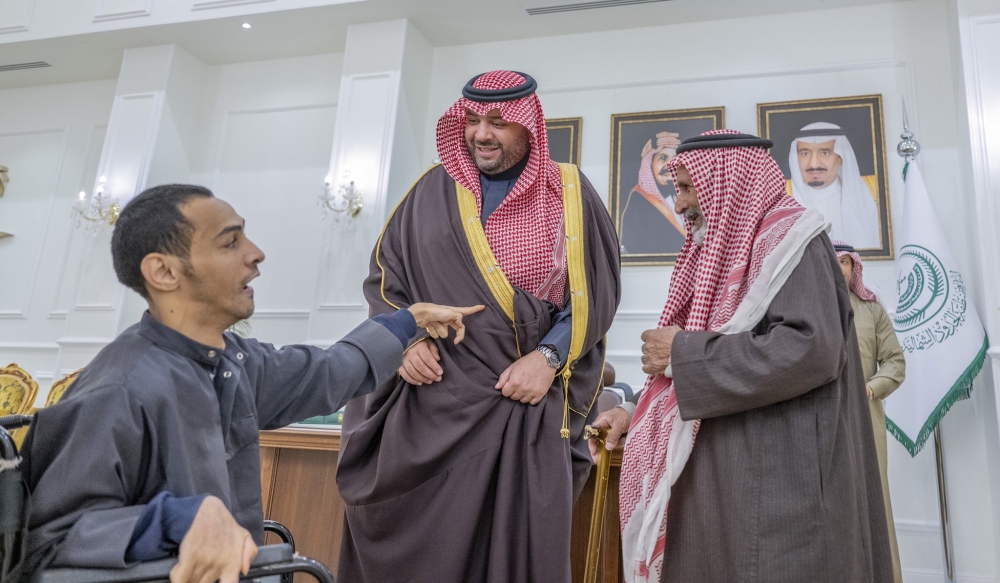 سمو أمير الحدود الشمالية يستقبل شاباً من ذوي الإعاقة