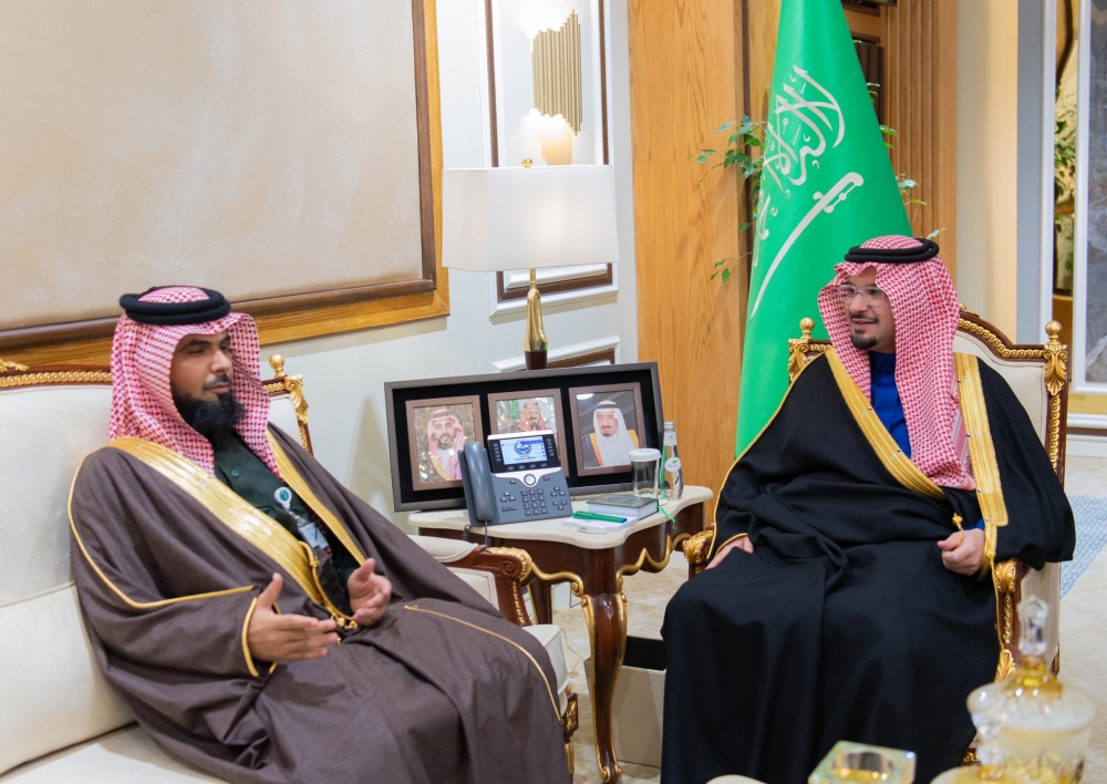 سمو نائب أمير الحدود الشمالية يستقبل مدير فرع ديوان المحاسبة