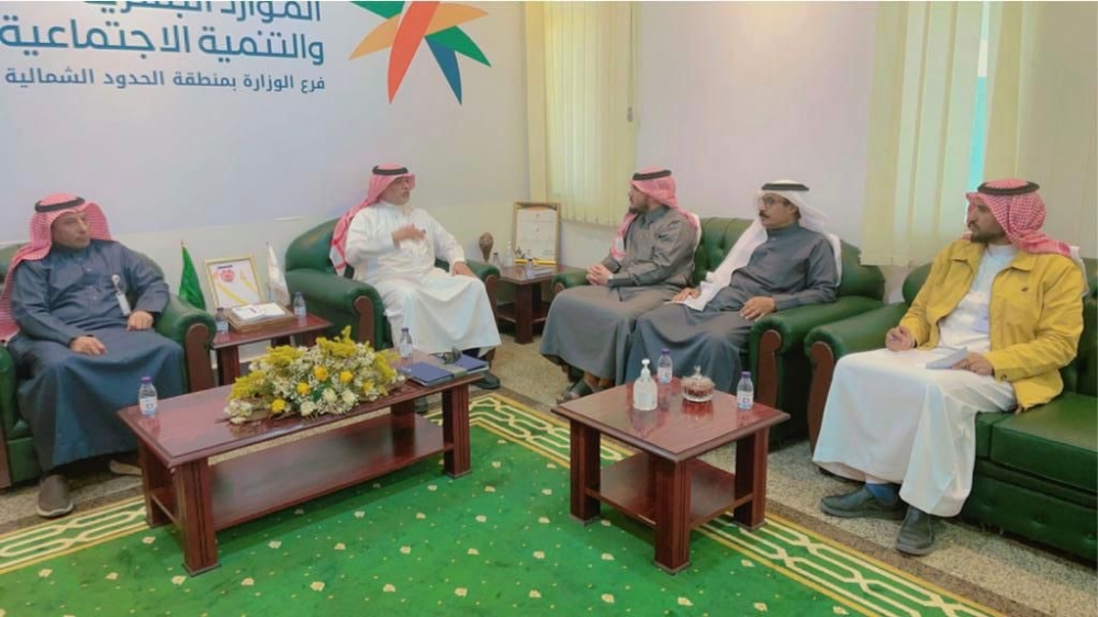 مدير فرع وزارة الموارد البشرية بالحدود الشمالية يستقبل اللجنة الزراعية لمجلس الجمعيات التعاونية بوزارة البيئة والمياه والزراعة