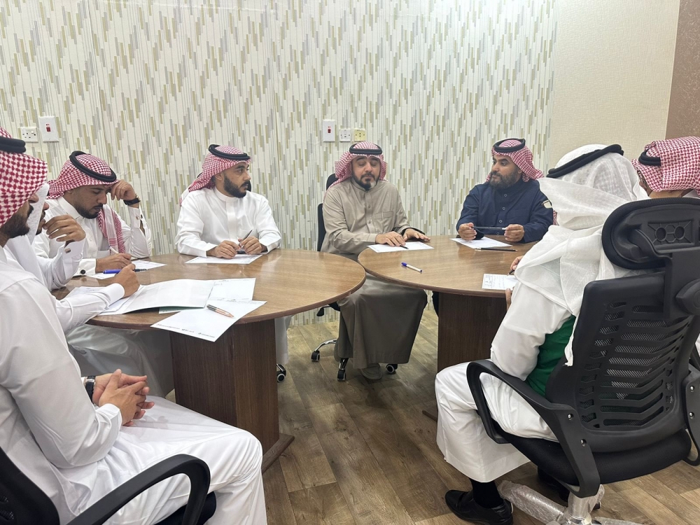 وفد من وزارة الحج والعمرة وجمعية هدية الحاج والمعتمر يقوم بزيارة لجمعية التنمية الأهلية بعرعر