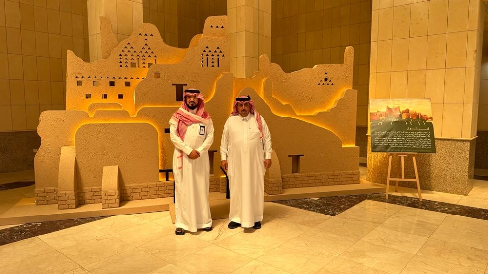 مدير الإشراف التربوي بتعليم الحدود الشمالية الأستاذ محمد داوود العطيوي يقوم بزيارة لمكتب التعليم بالدرعية