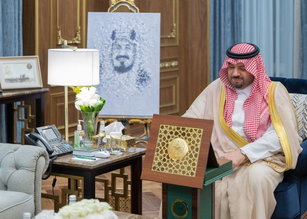 سمو أمير الحدود الشمالية يُدشّن حملة مشروع زكاة الفطر بالمنطقة