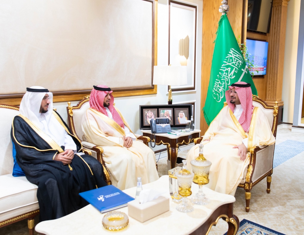 سمو نائب أمير الحدود الشمالية يتسلم تقريرًا عن أعمال للجنة الوطنية لرعاية السجناء