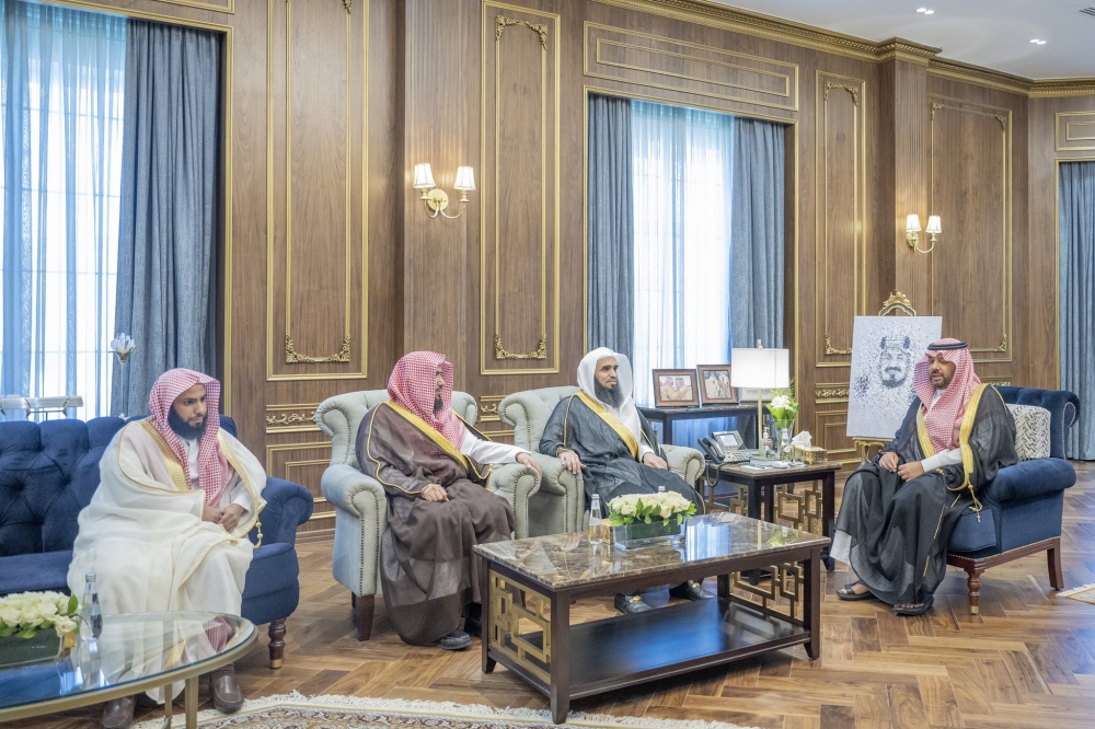 سمو أمير منطقة الحدود الشمالية يستقبل رؤساء المحاكم العامة والجزائية والتنفيذ