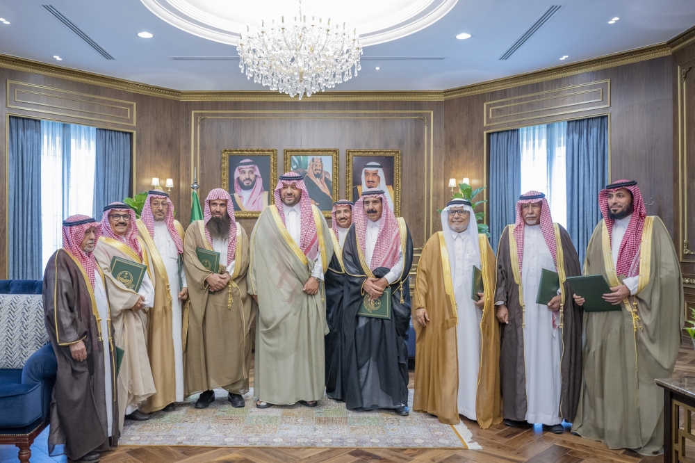 سمو أمير الحدود الشمالية يستقبل رئيس وأعضاء لجنة إصلاح ذات البين بالمنطقة بمناسبة انتهاء عمل أعضاء اللجنة