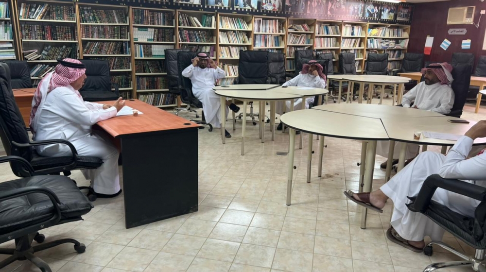 مدير الإشراف التربوي بتعليم الحدود الشمالية الأستاذ محمد داوود العطيوي يعقد اجتماع مع مديري المدارس