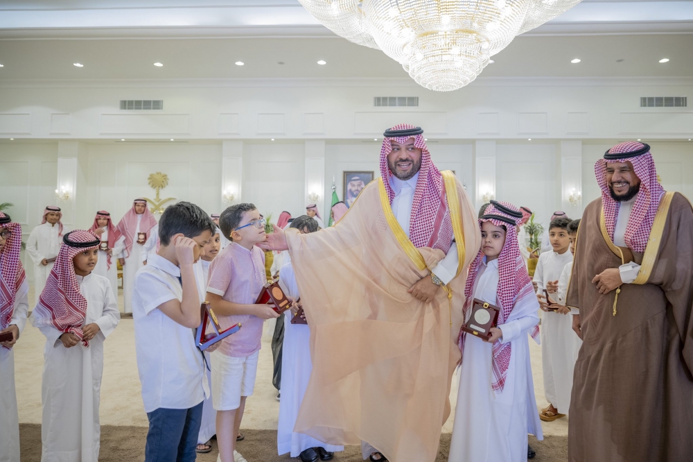 سمو أمير الحدود الشمالية يكرم 58 طالباً وطالبة الفائزين بمسابقة