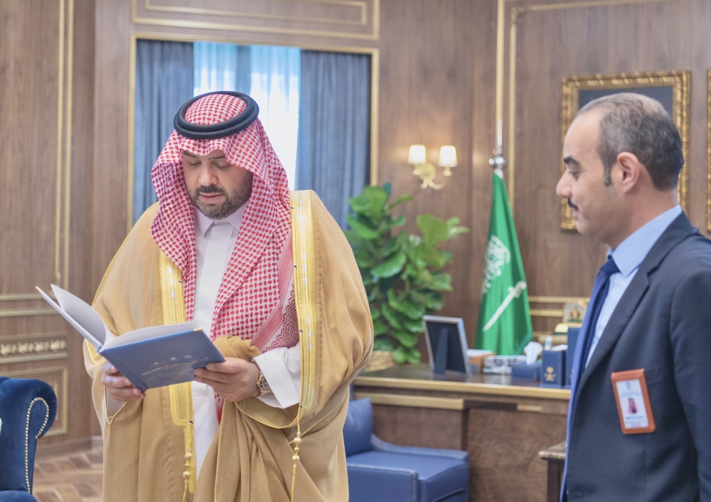 سمو أمير الحدود الشمالية يتسلّم تقريراً عن ملتقى الشمال الأول التقني للتوظيف ومبادرة التدريب النسائي للصيانة الأولية