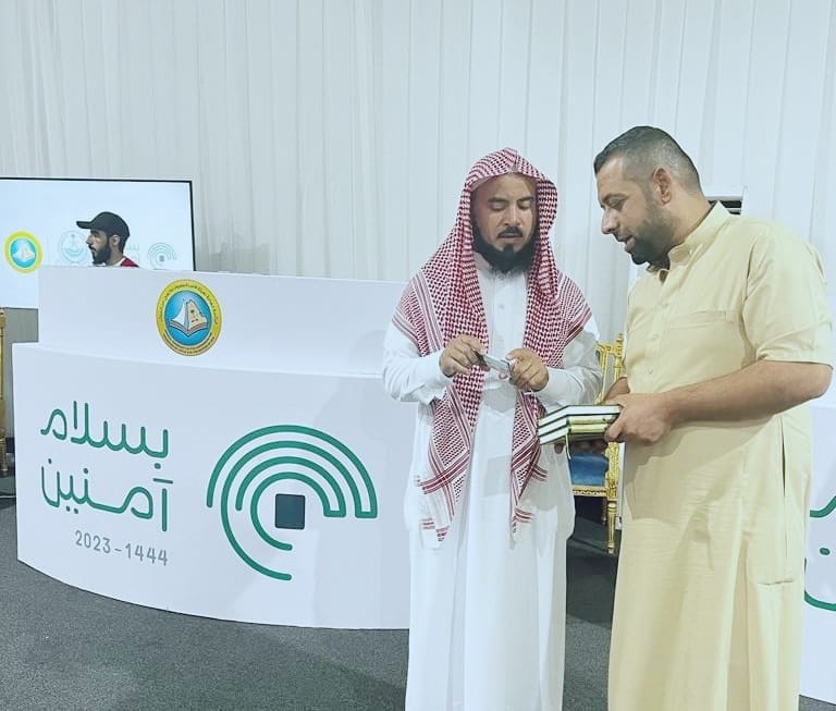 المركز التوعوي لفرع هيئة الأمر بالمعروف بمنطقة الحدود الشمالية في منفذ جديدة عرعر يشهد إقبالاً متزايداً من ضيوف الرحمن القادمين