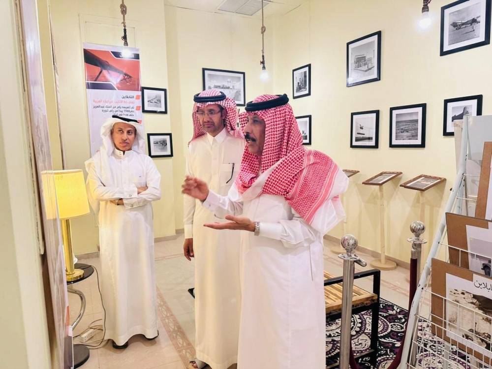 الدكتور القرني يزور جمعية الثقافة والفنون بالحدود الشمالية