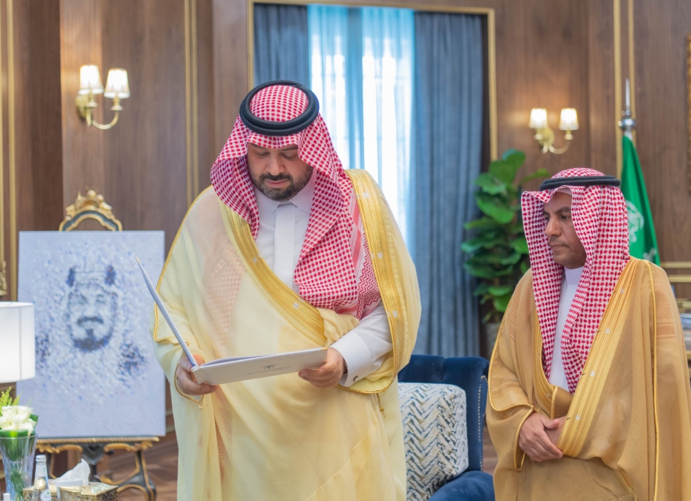 سمو أمير الحدود الشمالية يتسلّم تقريرًا عن إنجازات صندوق التنمية العقارية بالمنطقة