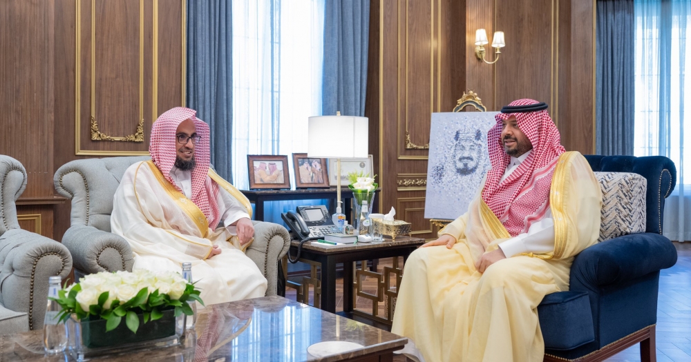 سمو أمير الحدود الشمالية يستقبل رئيس المحكمة الإدارية بالمنطقة