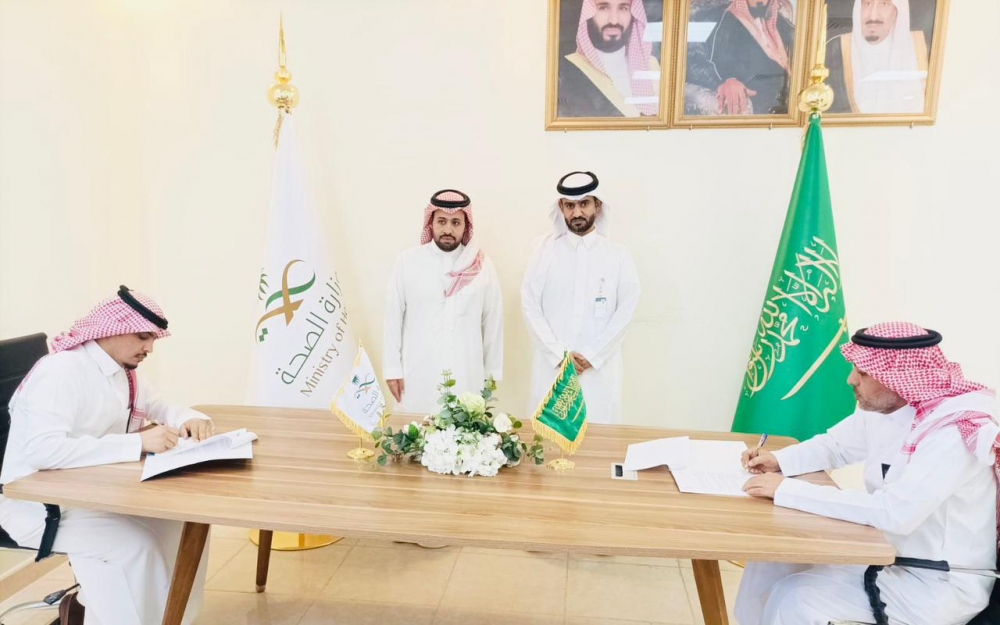 توقيع إتفاقية شراكة مجتمعية بين وحدة الخدمات الإجتماعية الداعمة برفحاء ومستشفى رفحاء العام