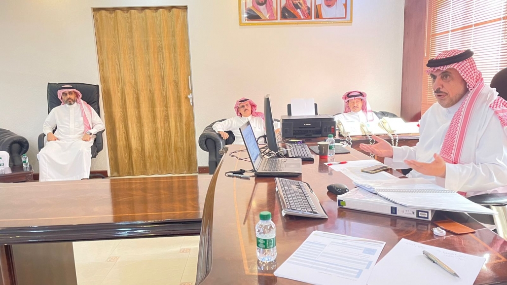 مدير إدارة الإشراف التربوي بتعليم منطقة الحدود الشمالية الأستاذ محمد داوود العطيوي يعقد لقاء بعدد من مديري المدارس