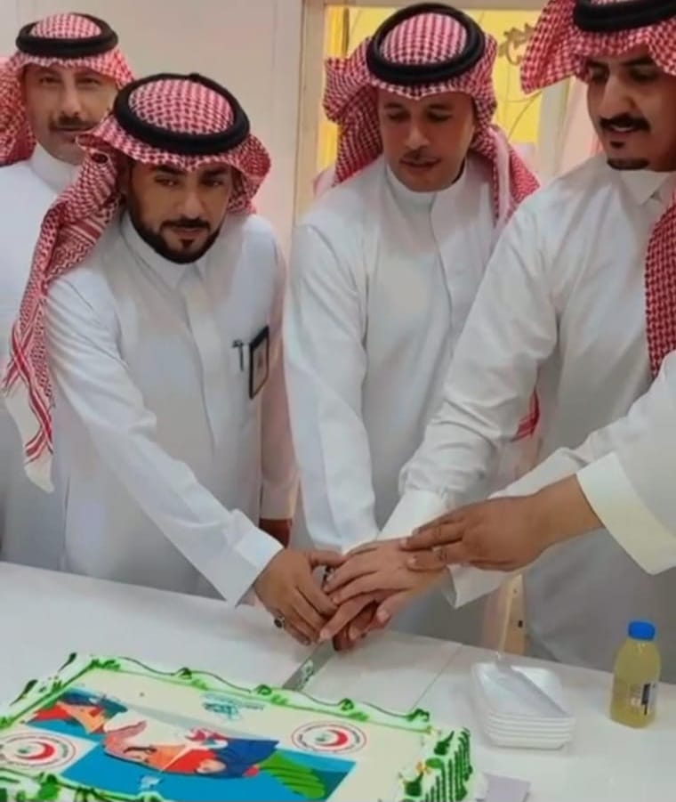 مدير عام فرع الهلال الأحمر بالحدود الشمالية يشارك منسوبي فرع المنطقة الاحتفاء باليوم الوطني 93