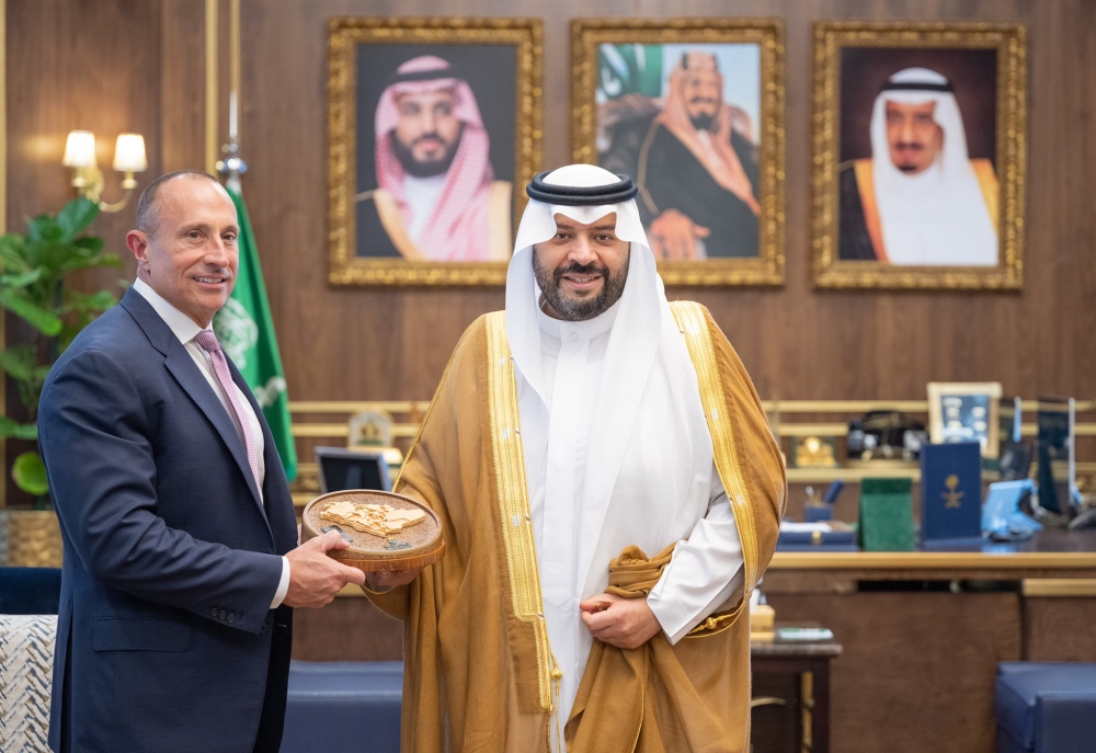 سمو أمير الحدود الشمالية يستقبل الرئيس التنفيذي لشركة