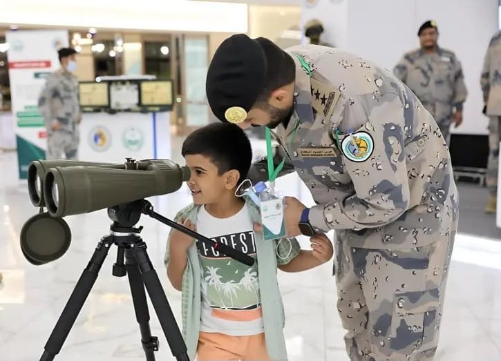 حرس الحدود بمنطقة الحدود الشمالية يقيم معرضًا توعويًا عن مخالفي أنظمة الإقامة والعمل وأمن الحدود