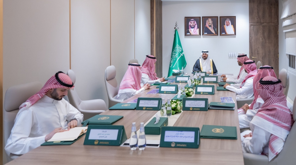 سمو أمير الحدود الشمالية يناقش مشروع الدراسات والتصاميم لمحطة التابلاين النموذجية بمدينة عرعر