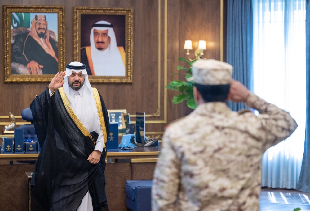 سمو أمير منطقة الحدود الشمالية يستقبل قائد لواء الملك عبدالله بن عبدالعزيز الآلي بوزارة الحرس الوطني