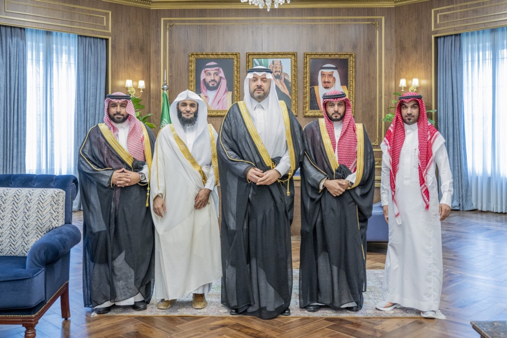 الأمير فيصل بن خالد بن سلطان يتسلّم تقريرًا عن أعمال جمعية رعاية السجناء