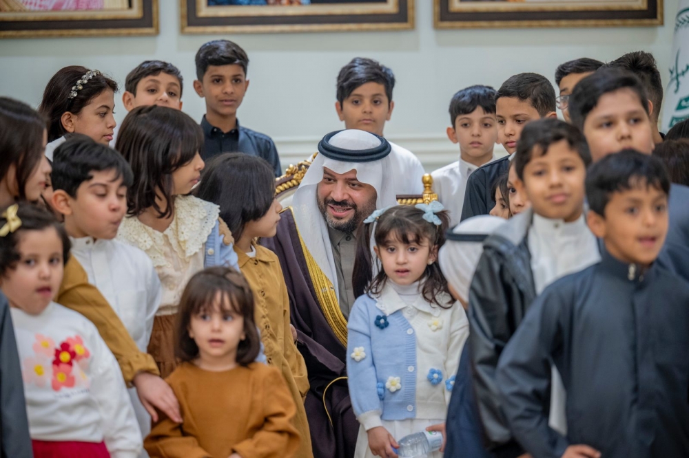 سمو أمير الحدود الشمالية يستقبل المواطنين في جلسته الأسبوعية لدعم الطفولة بمناسبة اليوم العالمي للطفل