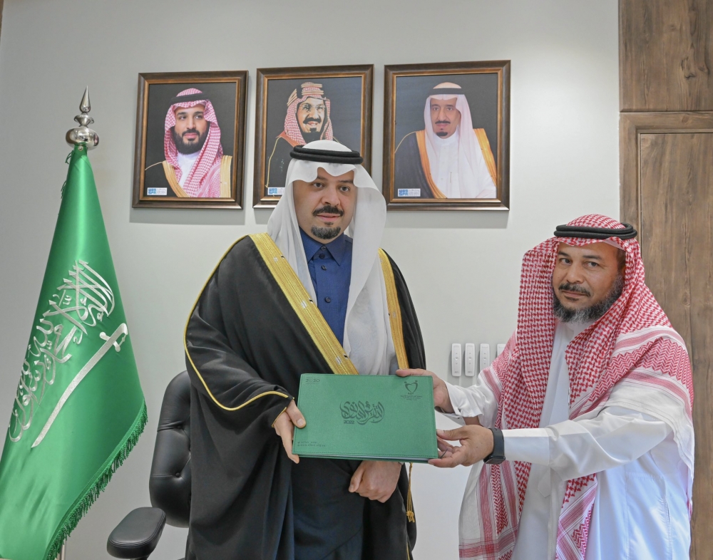 سمو أمير الحدود الشمالية يرأس اجتماع العرض المرئي عن أعمال ومبادرات وبرامج جمعية