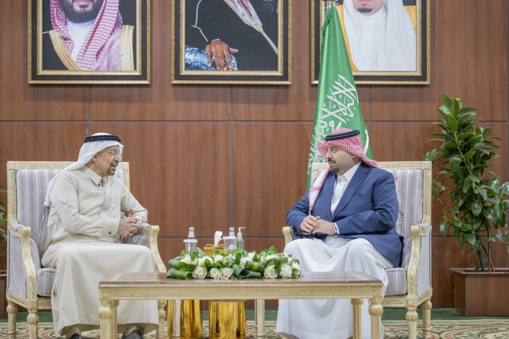 سمو أمير الحدود الشمالية يلتقي وزير الاستثمار