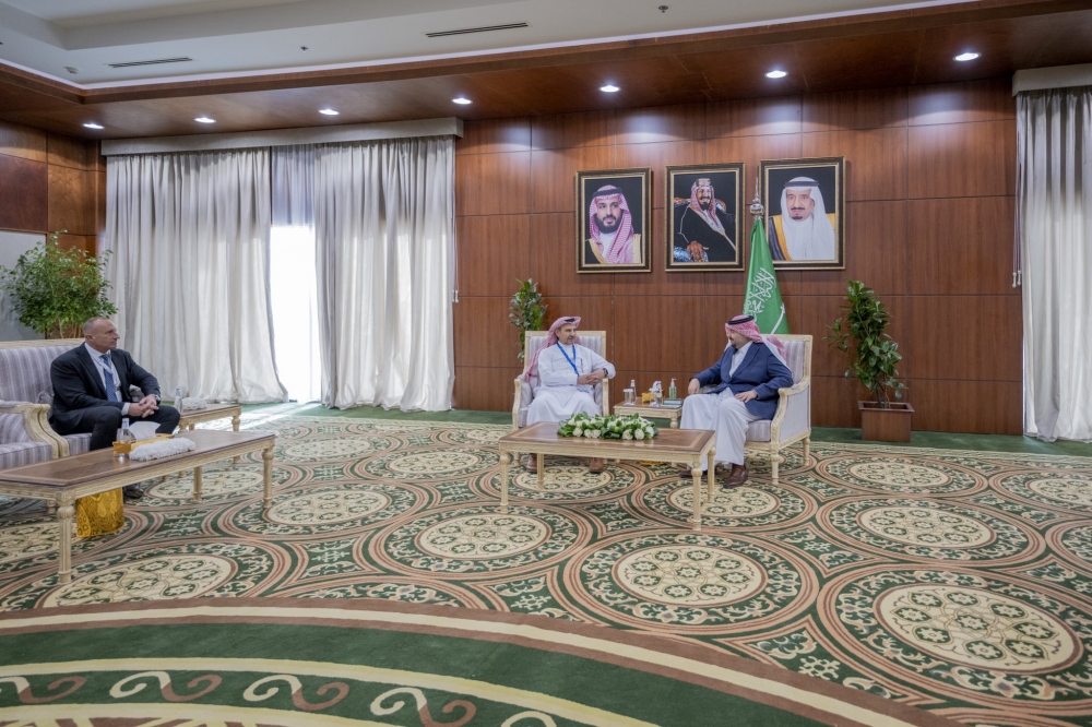 سمو أمير منطقة الحدود الشمالية يلتقي نائب وزير الصناعة والثروة المعدنية لشؤون التعدين