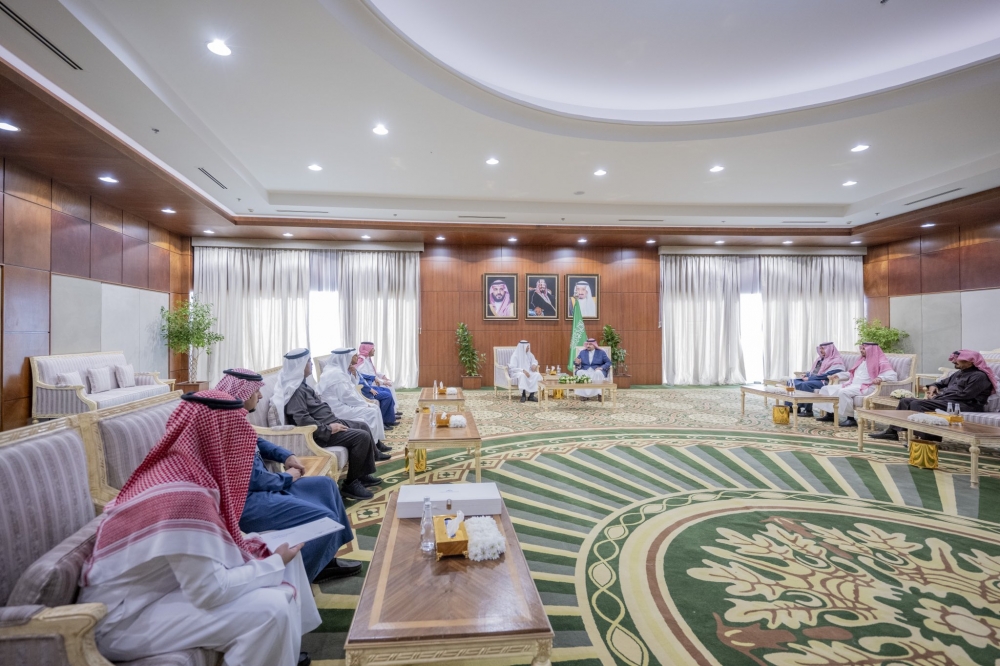 سمو أمير منطقة الحدود الشمالية يلتقي رئيس اتحاد الغرف السعودية