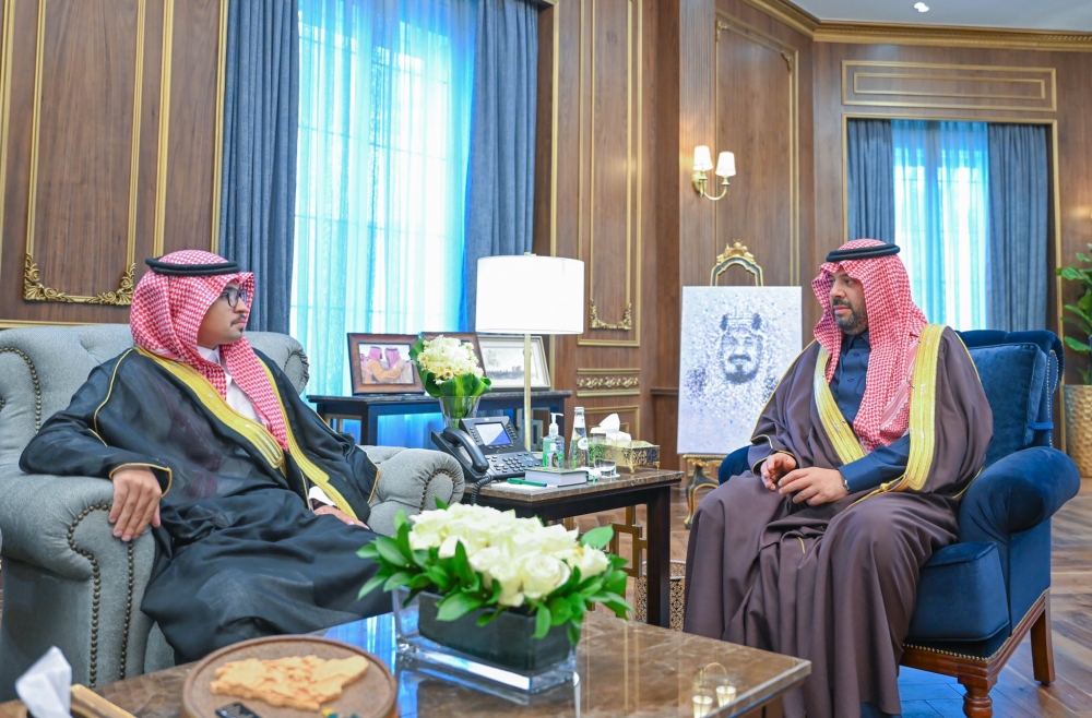 سمو أمير منطقة الحدود الشمالية يطلع على فعاليات وبرامج فرع