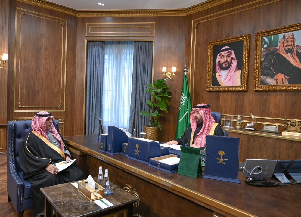 سمو أمير الحدود الشمالية يطلع على الآلية المقترحة لعمل لجنة المسؤولية الاجتماعية في المنطقة
