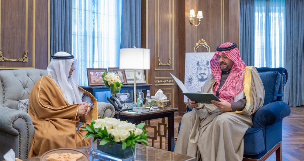 الأمير فيصل بن خالد بن سلطان يتسلم تقريراً عن أعمال نادي ريادة الأعمال في جامعة الحدود الشمالية