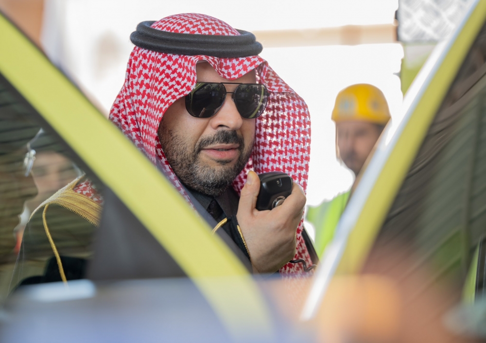 سمو أمير منطقة الحدود الشمالية يلتقي أهالي قريتي ابن سعيد والبكر بعرعر ويدشن مركز الدفاع المدني